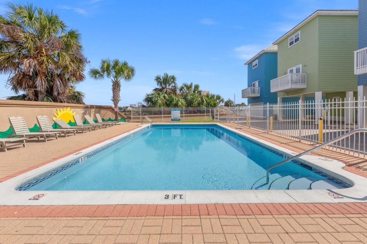 Holiday home Next To Pier Park! Steps From The Beach! Dog-friendly! Pool!