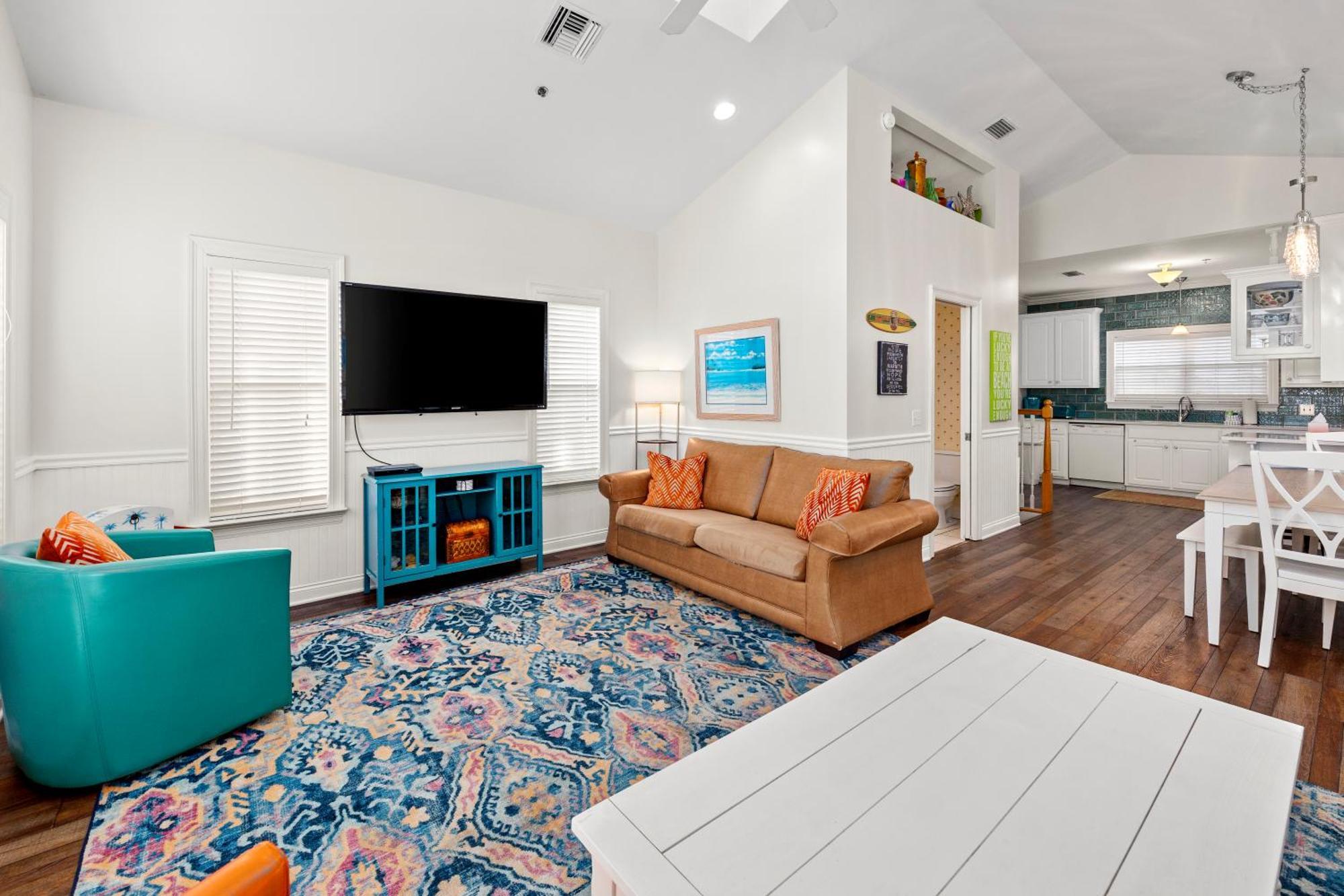 Next To Pier Park! Steps From The Beach! Dog-friendly! Pool!