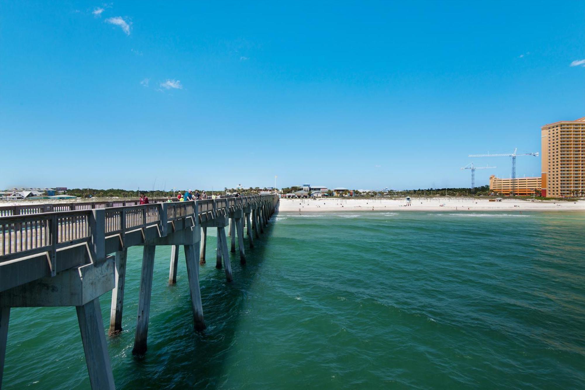 Next To Pier Park! Steps From The Beach! Dog-friendly! Pool! Holiday home Panama City Beach
